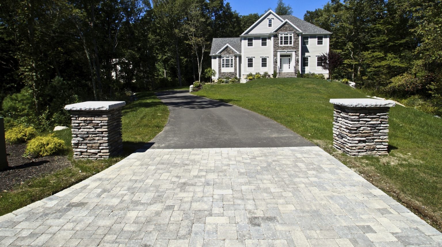 9 Driveway Pillars To Make Your Home Stand Out   7 4 1536x857 